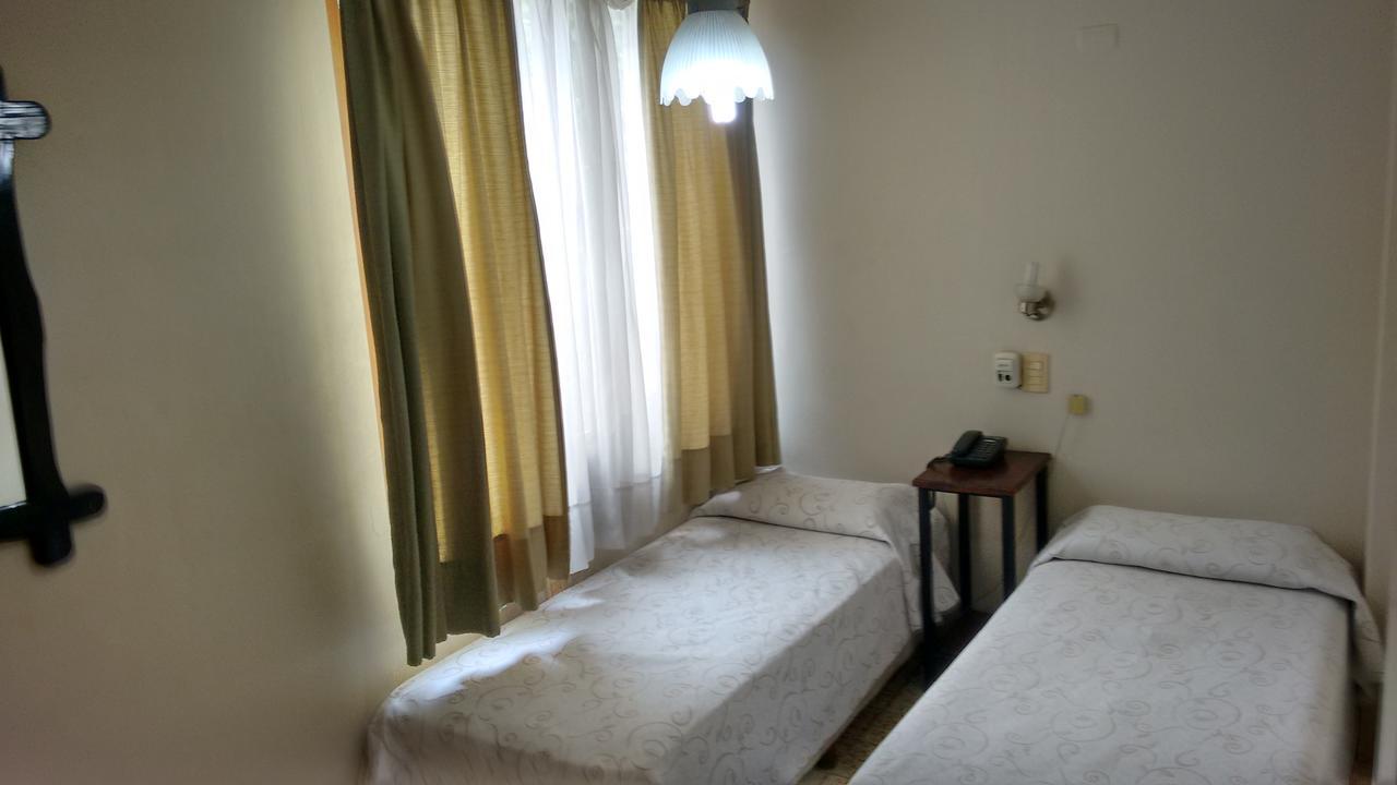 Hotel Necochea Mendoza Eksteriør billede